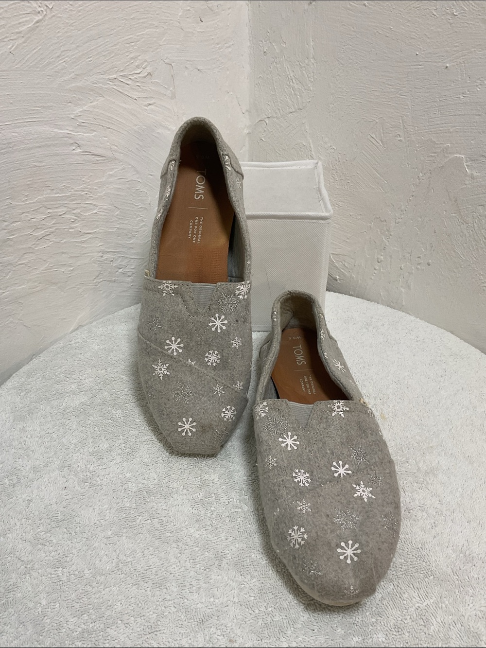 TOMS Classic Alpargata Grey Felt Snowflake Slip On Shoes Women’s Size 8.5